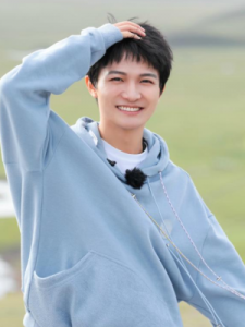 ​周深公司(周深现在一年能赚多少钱)