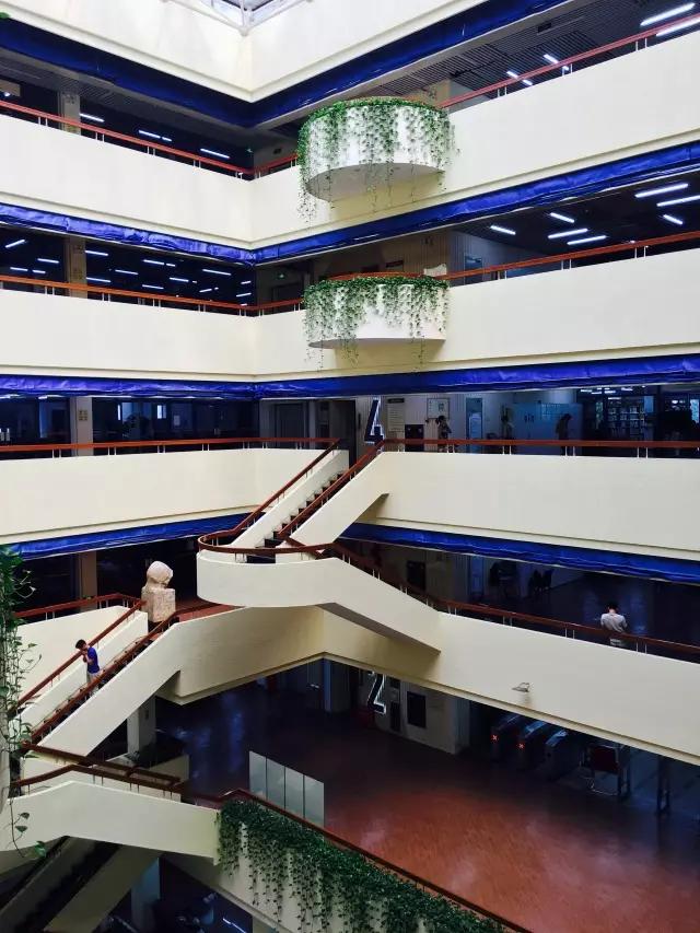 全国最美的20座大学图书馆（广东高校最美的20所图书馆）(27)