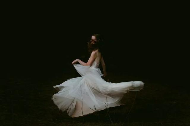 给你一套法式浪漫的婚纱照（全球最美50张婚纱照）(16)