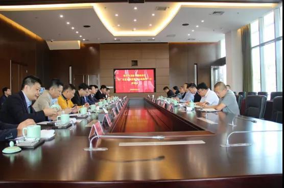 广东宏远董事长的个人资料（常文松与广东宏远集团董事长陈海涛座谈）(1)