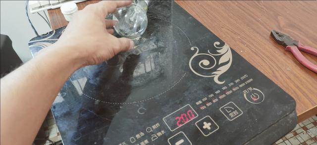 电磁炉的常见故障维修及分析（电磁炉维修不通电故障必坏这三个零件）(15)