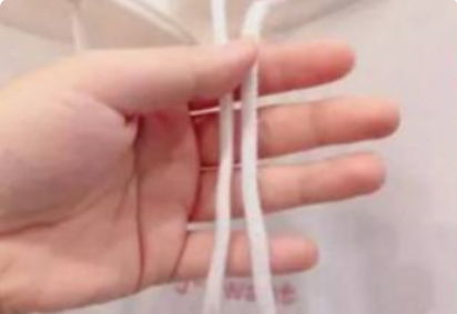 卫衣的绳子怎么装回去,卫衣带子掉出来了怎么办图3