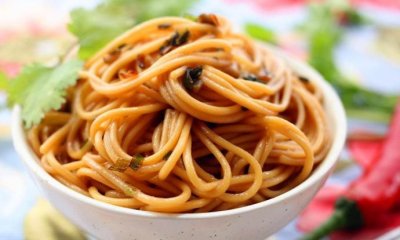 ​碱水面怎么炒,水面怎么做炒面的做法