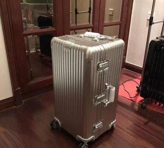 ​托运的行李箱在哪里取,下了飞机托运的行李怎么取视频