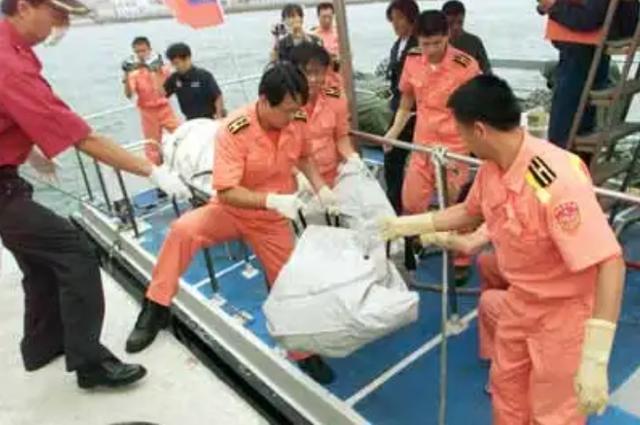 民航客机坠毁事件有生还者吗（02年华航客机坠毁）(7)