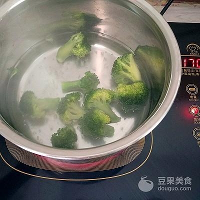 黑椒牛排的自制作方法（家庭版黑椒牛排的做法）(8)