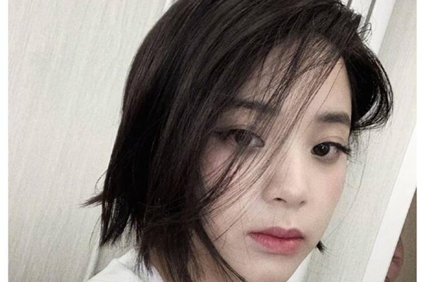 欧阳娜娜短发气质大变样 网友又要找Tony换头了吗