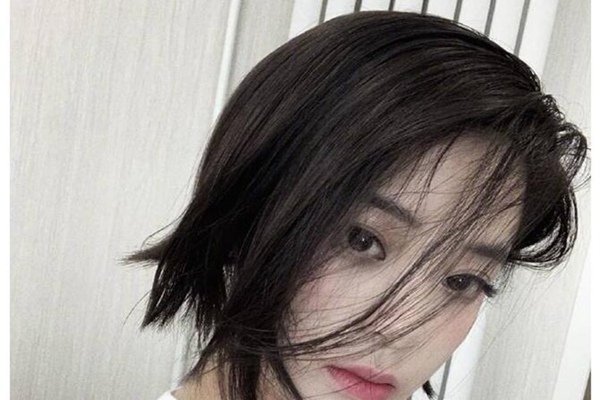欧阳娜娜短发气质大变样 网友又要找Tony换头了吗