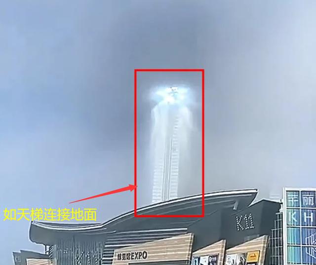 辽宁沈阳天空出现巨型光柱（沈阳天空出现巨型光柱奇观）(3)
