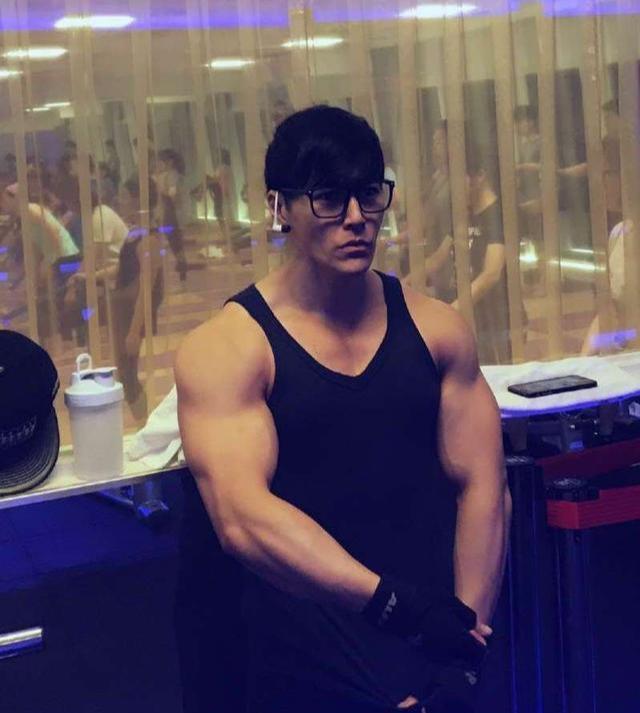 许玮伦演过海豚湾恋人吗（海豚湾恋人男主角许绍洋45岁近照曝光）(9)