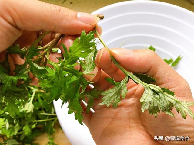 这个夏天一定不要错过艾叶煮鸡蛋（记得用艾草煮鸡蛋汤）(5)