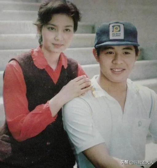 利智和李连杰最近近况（李连杰和59岁前妻黄秋燕拍合照）(9)