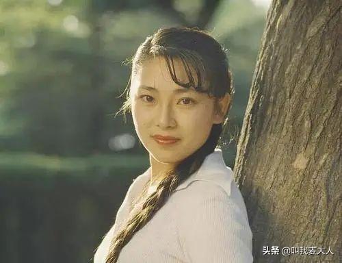 利智和李连杰最近近况（李连杰和59岁前妻黄秋燕拍合照）(1)