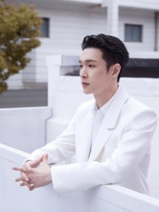 ​专业人士评价张艺兴（跑到春晚耍酷的暖男张艺兴）