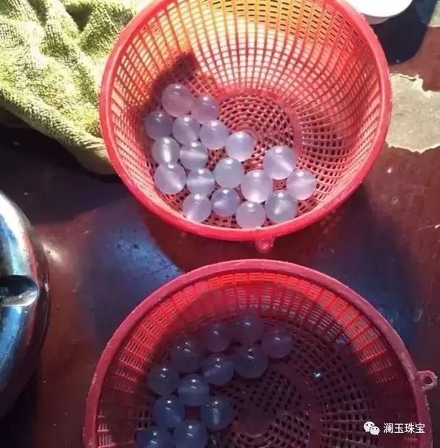 真正玻璃种翡翠（玻璃种翡翠你真的知道有多美）(9)