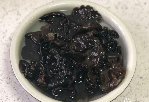 小木耳用热水泡能泡开的原理
