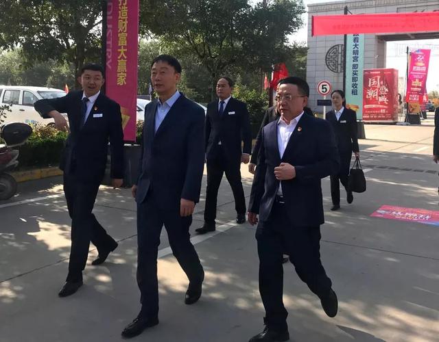 西安大明宫实业集团的企业文化（西安大明宫实业集团董事长席有良先生莅临澄城市场检查指导工作）(3)