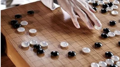​围棋棋盘共有几个交叉点,围棋的棋盘面由纵横各19道线交叉组成