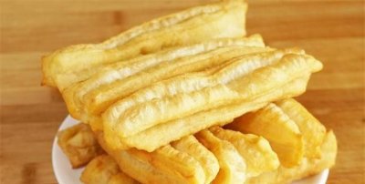 ​油条怎么制作有蓬松又好吃,家常炸油条怎么做又软又好吃窍门