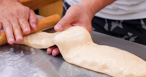 油条怎么制作有蓬松又好吃,家常炸油条怎么做又软又好吃窍门图4