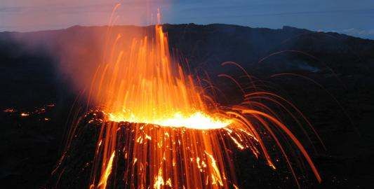 冰岛的火山是活火山,埃特纳火山是活火山还是死火山图7