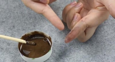 ​沥青弄手上怎么洗掉,手沾沥青要用什么能洗掉