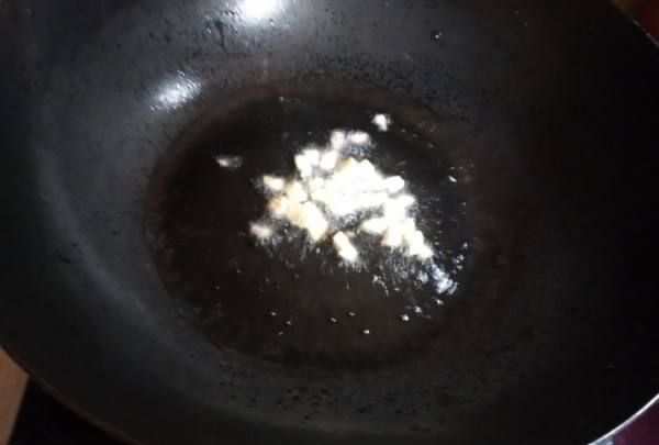 炒空心菜要焯水,如何制作炒空心菜图15