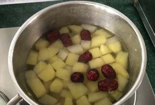 苹果和梨子可以一起煮水给宝宝喝吗