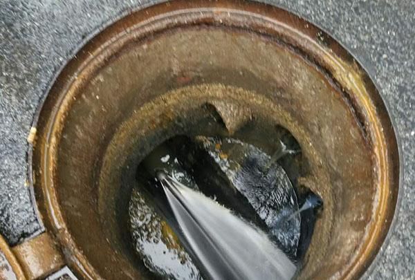 地下自来水管冻了有疏通的妙招吗