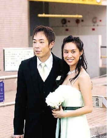 朱茵的第一任老公是谁 朱茵黄贯中资料结婚照