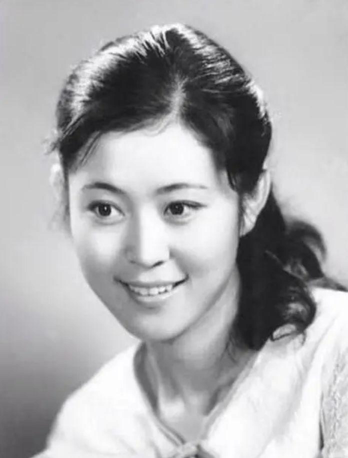 倪萍个人资料简介： 18年后再看倪萍，才发现嫁给杨亚洲，是最正确的选择