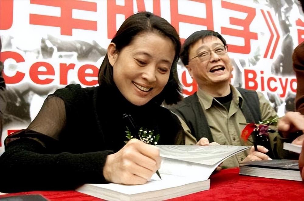 倪萍个人资料简介： 18年后再看倪萍，才发现嫁给杨亚洲，是最正确的选择