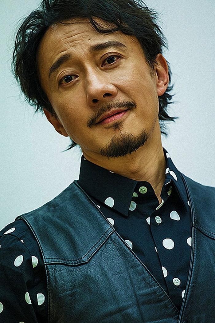 赵立新个人资料简介照片 55岁的他，已经活成了一个“笑话”