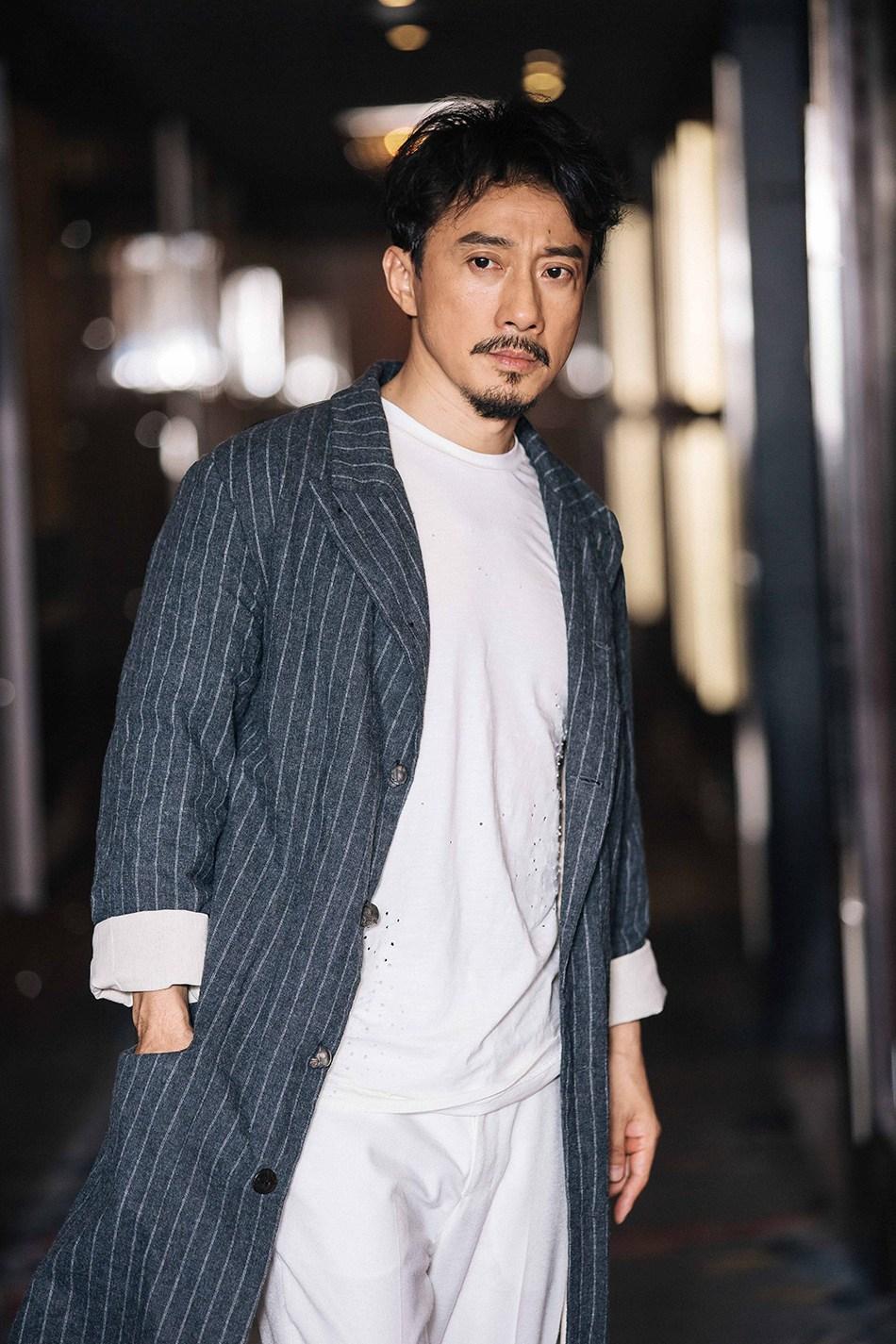 赵立新个人资料简介照片 55岁的他，已经活成了一个“笑话”
