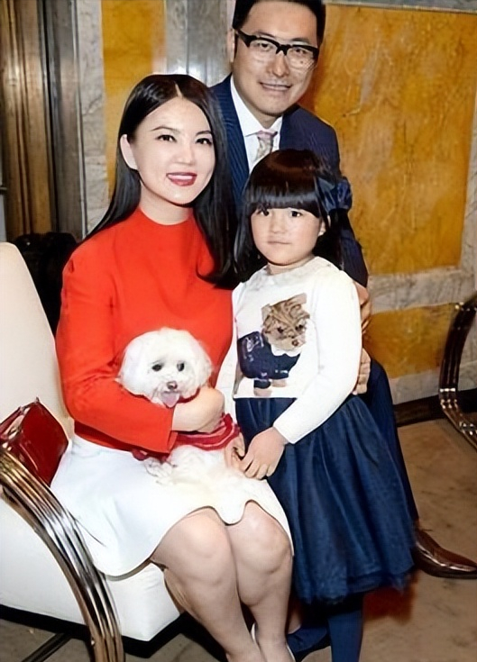 李湘个人资料简介 离谱！网曝身价5000亿，诗龄安保费10亿，竟比马云还富？