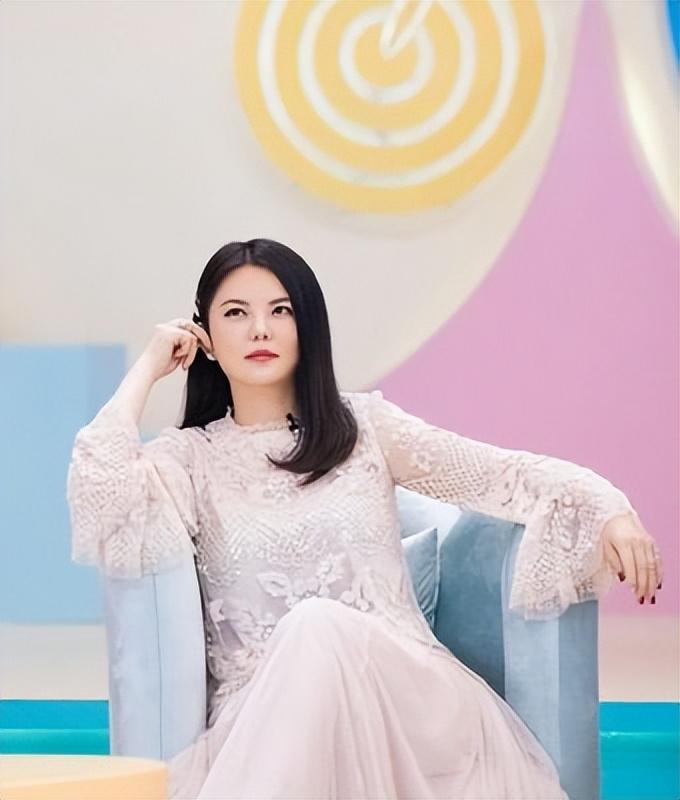 李湘个人资料简介 离谱！网曝身价5000亿，诗龄安保费10亿，竟比马云还富？