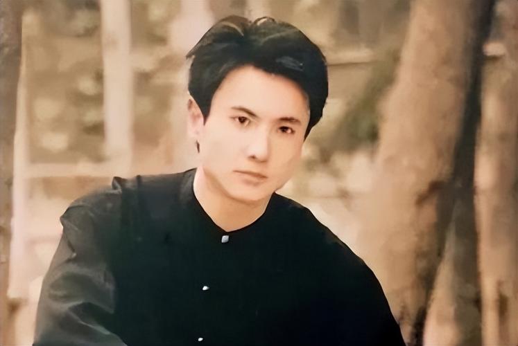 “喜剧大佬”沈腾成名史，从啃老6年到百亿影帝，背后满是心酸