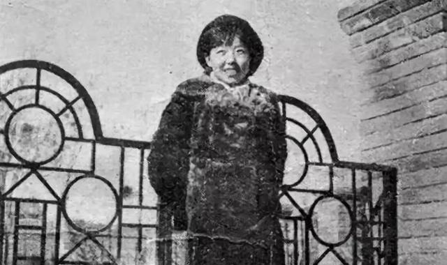萧红：明明是地主家的孩子，却坎坷了一生，多次被背叛，31岁离世