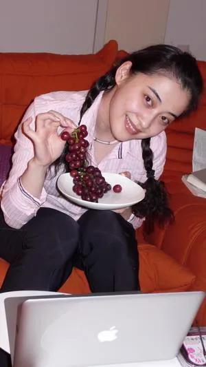 情感坎坷的梅婷，37岁才找到真爱，三年两娃