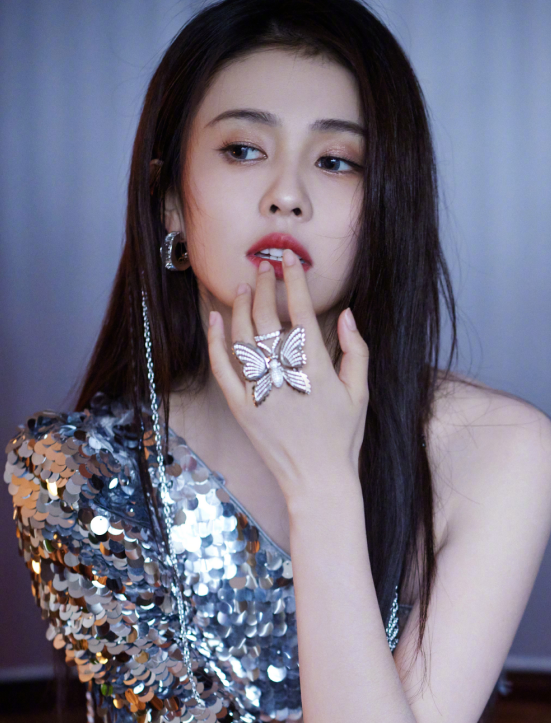 白鹿可是女版任嘉伦，没有你想象的那么简单