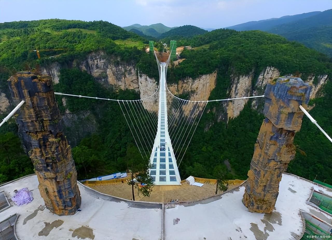 张家界玻璃桥旅游景点在哪里(张家界玻璃桥旅游攻略)