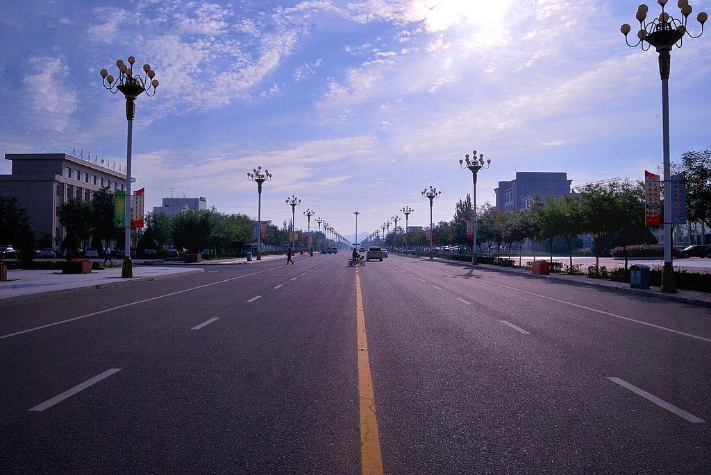 阿拉善右旗属于哪个市(阿拉善右旗有多少人口)