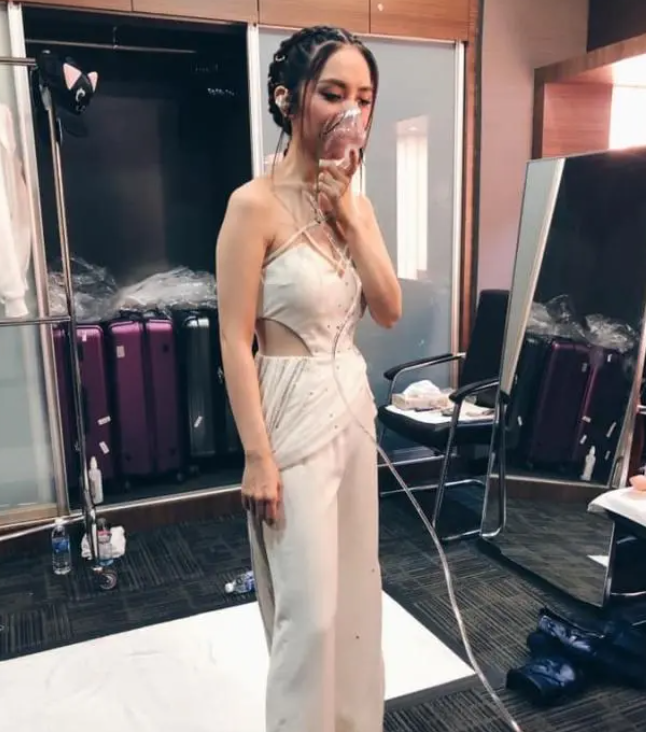 张艺兴演唱会彩排14小时，2000米海拔高强度唱跳，不愧是内娱卷王