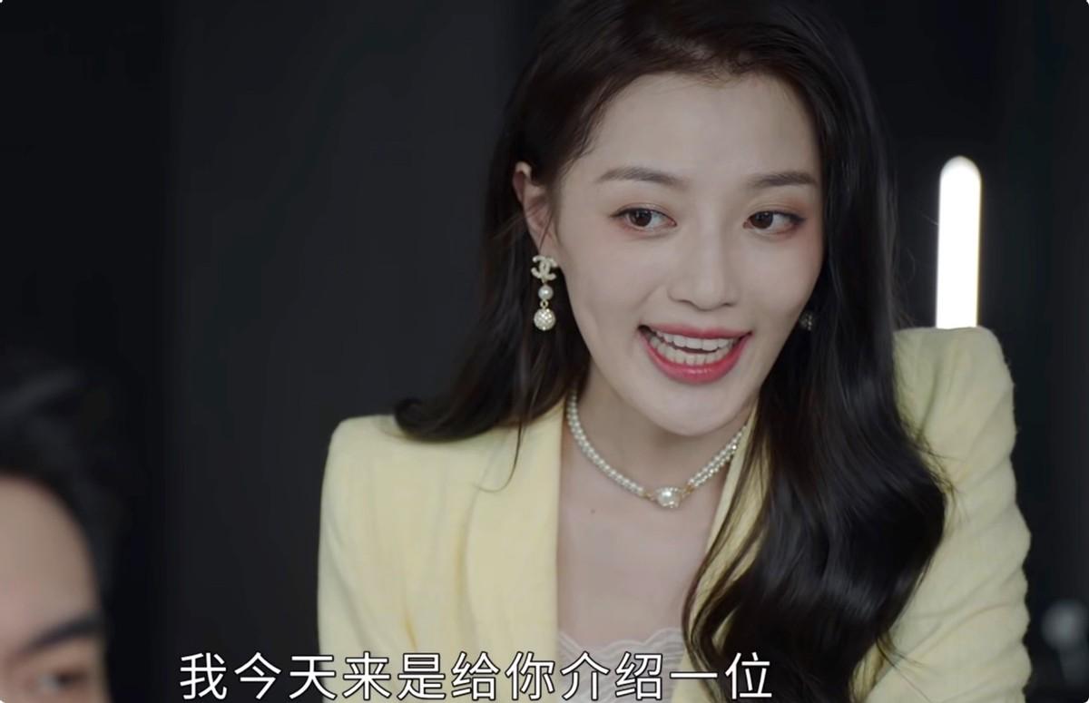 请叫我总监：但凡谭松韵拉胯一点，都压不住堪比“绝色”的女配们
