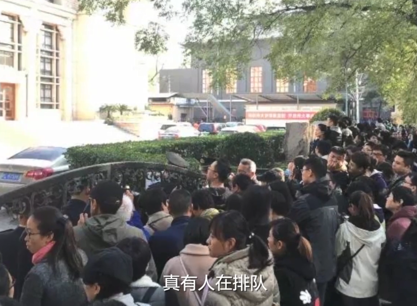 与同桌妻子9个月就闪婚的何冰，婚后24年零绯闻