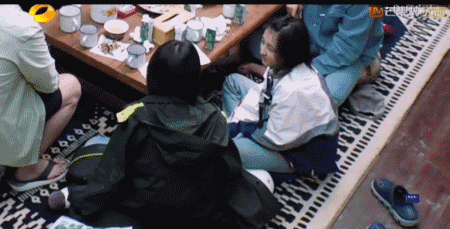 《向往的生活4》张子枫被疑社恐？看书都被骂作秀，喷过了吧？