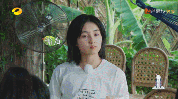 《向往的生活4》张子枫被疑社恐？看书都被骂作秀，喷过了吧？