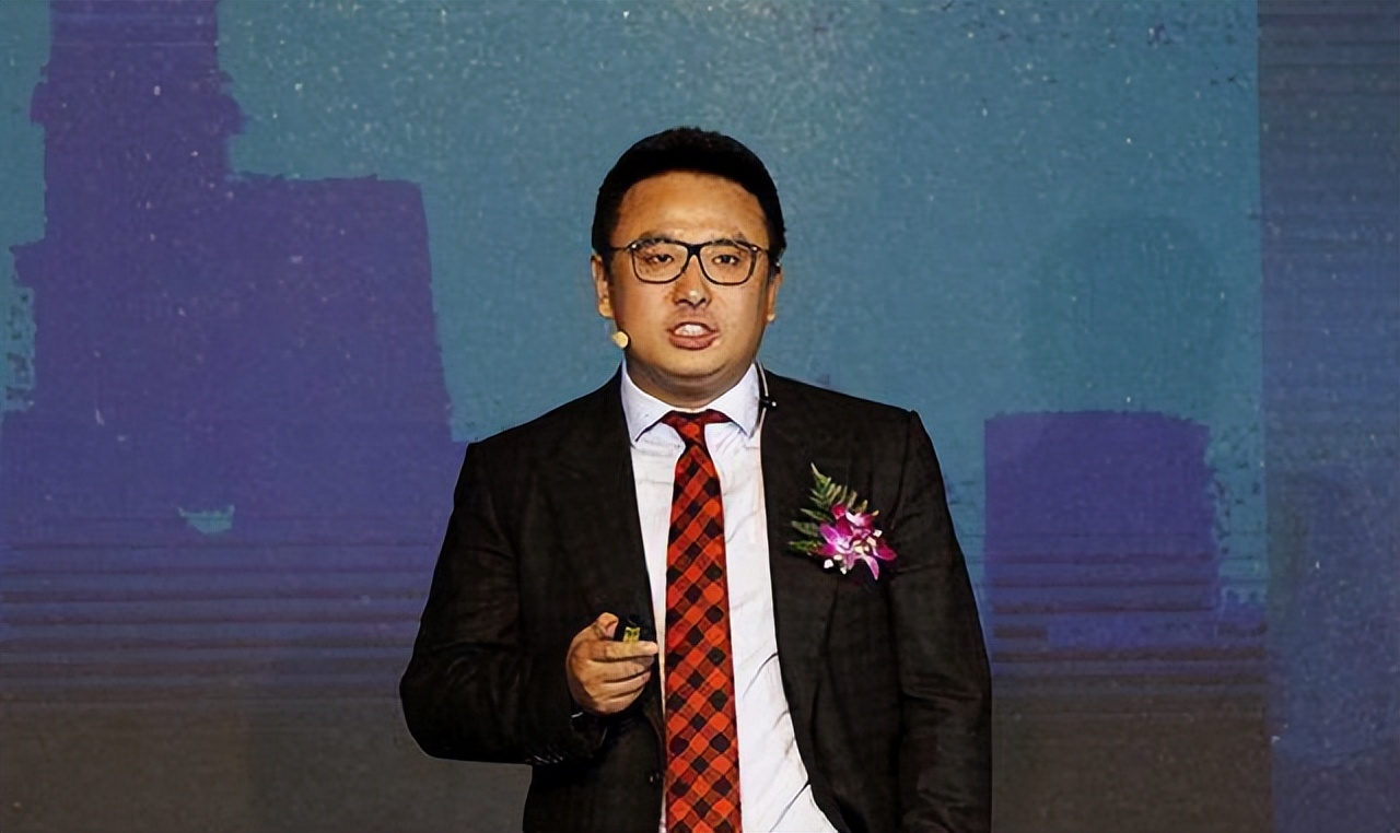 上海大佬张旭豪：33岁将公司卖给马云，套现665亿，如今再创传奇