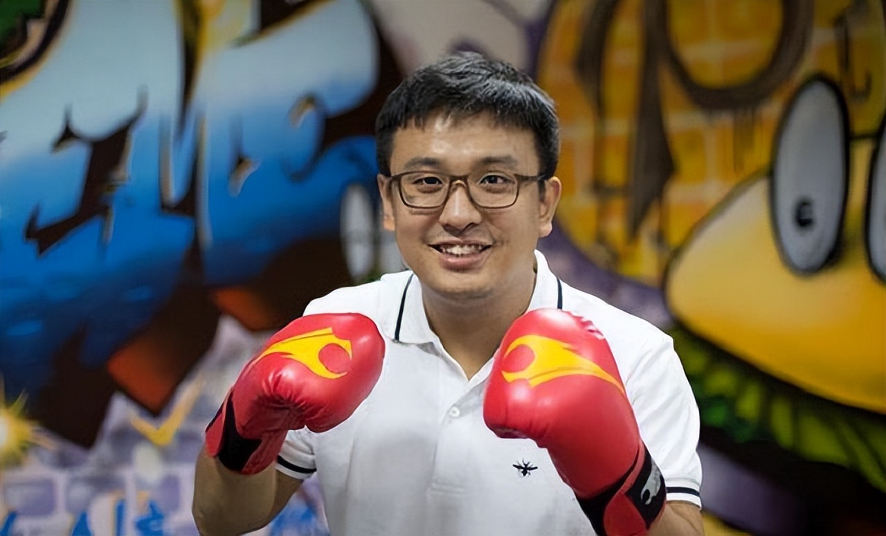 上海大佬张旭豪：33岁将公司卖给马云，套现665亿，如今再创传奇