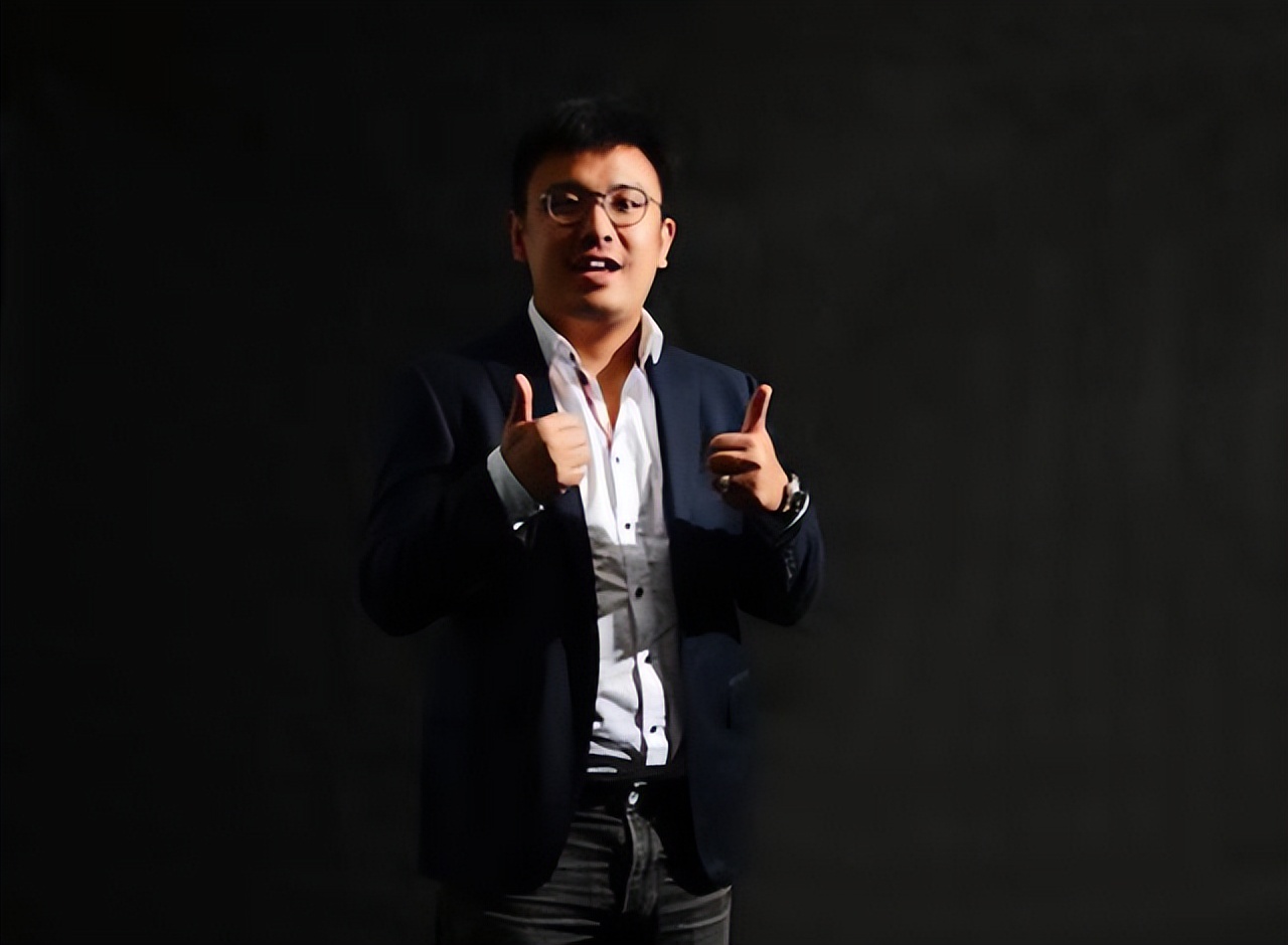 上海大佬张旭豪：33岁将公司卖给马云，套现665亿，如今再创传奇